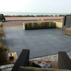 https://bennys-beach-house-1.zandvoort-hotels.com